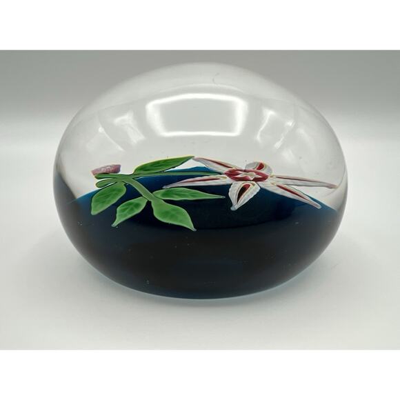Vintage BACCARAT White & Pink Flower Blue Base Lampwork Paperweight Signed 1971 - Picture 8 of 11